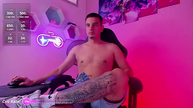 Snapshot of Maximo__ chatting on November 8, 8:45 pm Maximo online show from November 8, 8:45 pm