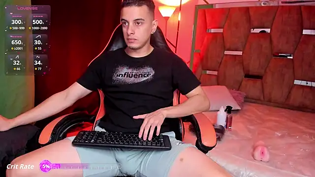 Snapshot of Maximo__ chatting on November 21, 9:36 pm Maximo online show from November 21, 9:36 pm