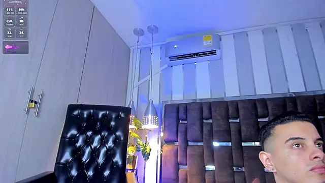 Snapshot of Maximo__ chatting on September 24, 9:32 pm Maximo online show from September 24, 9:32 pm