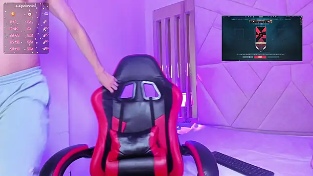 Snapshot of Maximo__ chatting on November 29, 9:15 pm Maximo online show from November 29, 9:15 pm