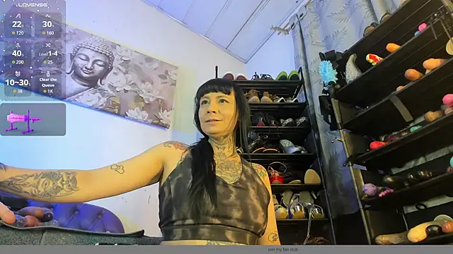 SaraMartins00 online show from April 16, 12:00 am