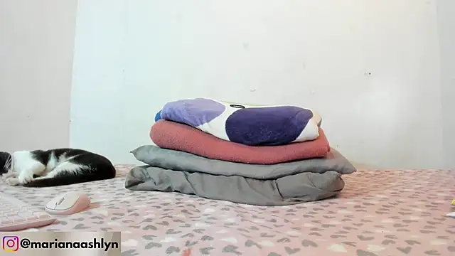 Snapshot of Melaniegirl17 chatting on October 14, 7:14 pm Melaniegirl17 online show from October 14, 7:14 pm