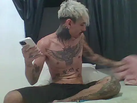 Snapshot of PitbullDiablo1 chatting on October 28, 4:35 am PitbullDiablo1 online show from October 28, 4:35 am