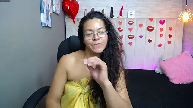 Snapshot of MaturePure chatting on March 13, 11:27 pm MaturePure online show from March 13, 11:27 pm