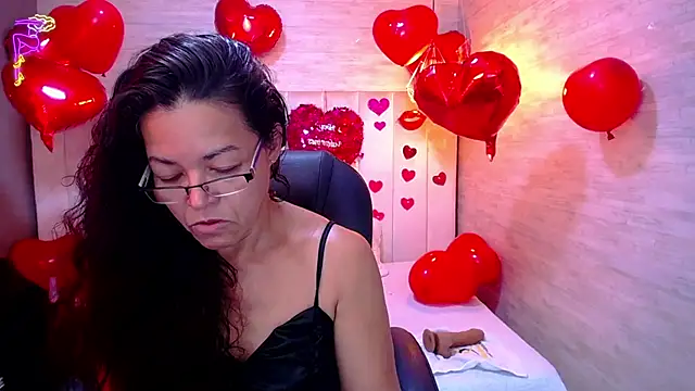Snapshot of MaturePure chatting on February 16, 9:16 pm MaturePure online show from February 16, 9:16 pm