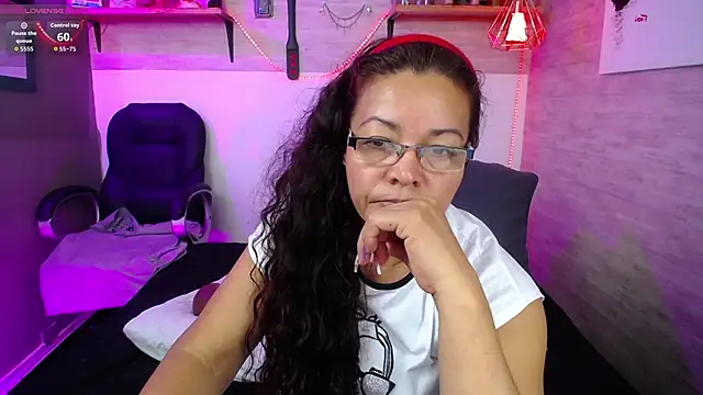 Snapshot of MaturePure chatting on September 21, 2:55 pm MaturePure online show from September 21, 2:55 pm