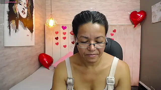 Snapshot of MaturePure chatting on March 3, 4:47 pm MaturePure online show from March 3, 4:47 pm