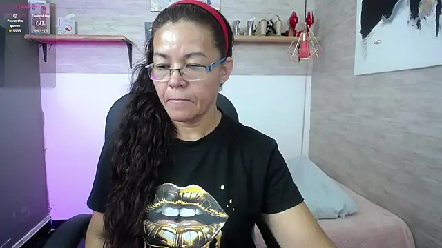 Snapshot of MaturePure chatting on September 26, 7:21 pm MaturePure online show from September 26, 7:21 pm