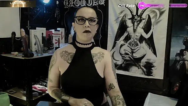Evil Queen 666 online show from October 19, 5:43 am
