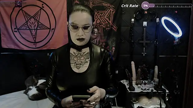 Evil Queen 666 online show from September 14, 6:47 am