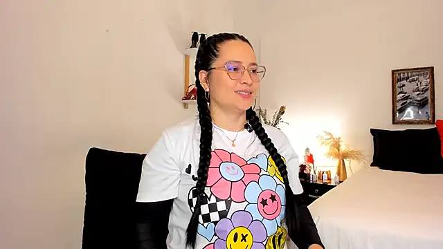 Snapshot of leslie_k chatting on March 19, 2:59 am leslie k online show from March 19, 2:59 am