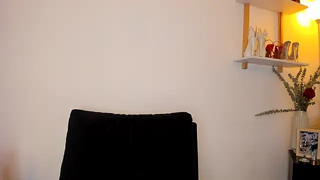 Snapshot of leslie_k chatting on February 26, 7:45 am leslie k online show from February 26, 7:45 am