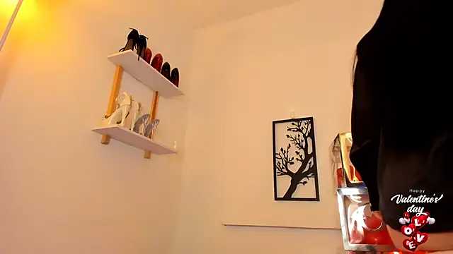 Snapshot of leslie_k chatting on February 15, 4:47 am leslie k online show from February 15, 4:47 am