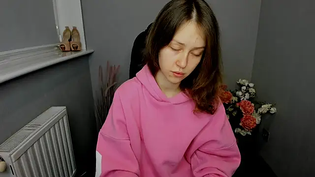 Snapshot of AfinaCutie chatting on February 9, 7:48 am AfinaCutie online show from February 9, 7:48 am