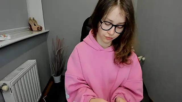 Snapshot of AfinaCutie chatting on January 23, 1:35 pm AfinaCutie online show from January 23, 1:35 pm