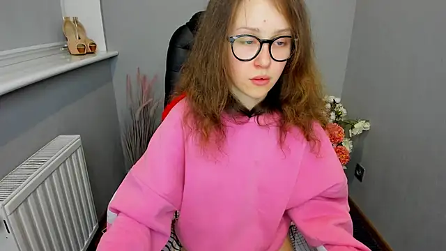 Snapshot of AfinaCutie chatting on January 16, 1:47 pm AfinaCutie online show from January 16, 1:47 pm
