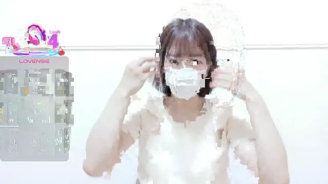 Snapshot of QoMeioQ chatting on May 18, 12:11 am QoMeioQ online show from May 18, 12:11 am