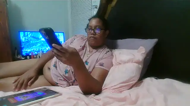 ebonyred online show from April 28, 2:10 am