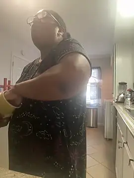 ebonyred online show from December 15, 2:01 pm