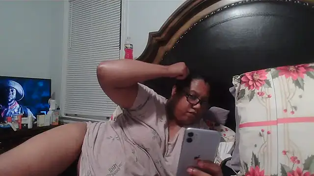 Snapshot of ebonyred chatting on July 3, 2:07 am ebonyred online show from July 3, 2:07 am
