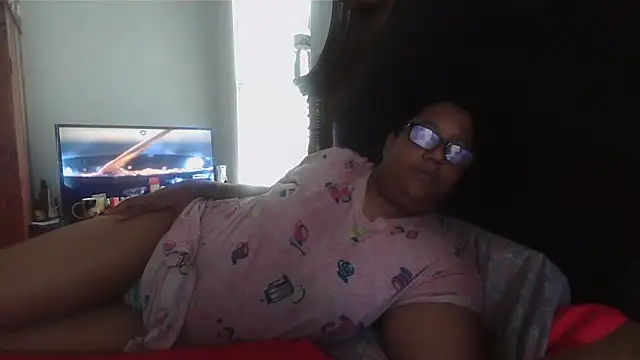 ebonyred online show from April 11, 1:04 pm