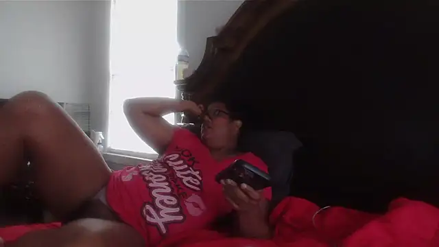 Snapshot of ebonyred chatting on June 18, 12:10 pm ebonyred online show from June 18, 12:10 pm