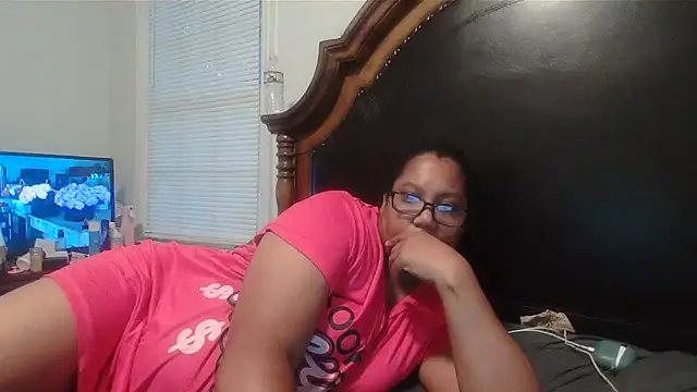 Snapshot of ebonyred chatting on September 18, 10:46 pm ebonyred online show from September 18, 10:46 pm