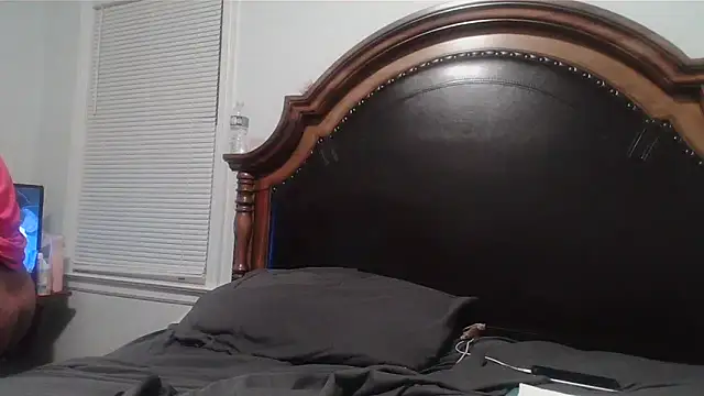Snapshot of ebonyred chatting on September 18, 3:09 am ebonyred online show from September 18, 3:09 am