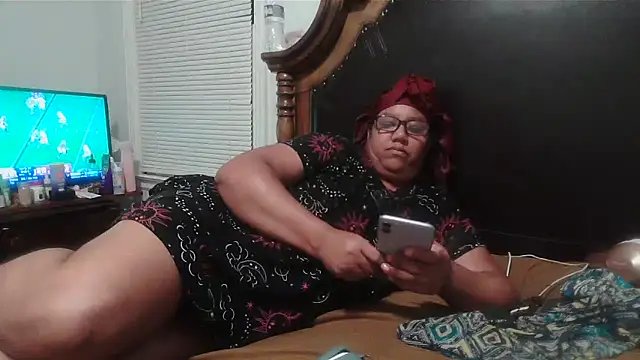 Snapshot of ebonyred chatting on October 19, 2:47 am ebonyred online show from October 19, 2:47 am