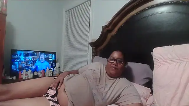 ebonyred online show from May 7, 1:10 am