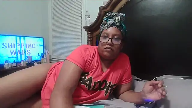 Snapshot of ebonyred chatting on October 10, 1:50 am ebonyred online show from October 10, 1:50 am