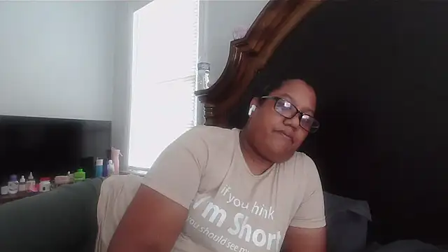 Snapshot of ebonyred chatting on September 11, 6:19 pm ebonyred online show from September 11, 6:19 pm