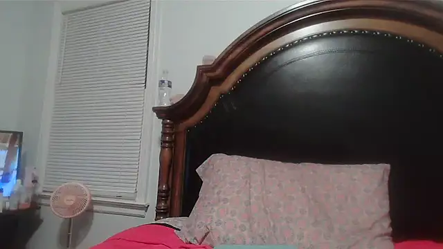 ebonyred online show from April 3, 1:45 am