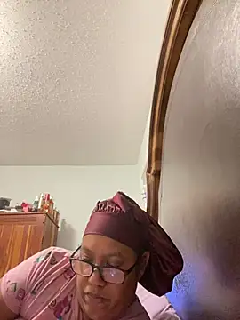Snapshot of ebonyred chatting on June 30, 2:22 am ebonyred online show from June 30, 2:22 am