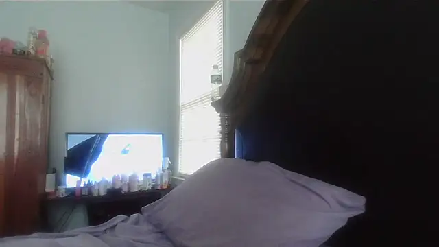 ebonyred online show from May 1, 1:27 pm
