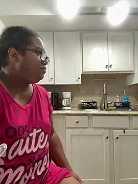 ebonyred online show from May 26, 1:31 pm