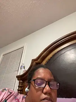 ebonyred online show from May 2, 1:33 am