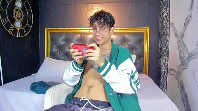 Snapshot of AgarEvans chatting on October 30, 3:05 am AgarEvans online show from October 30, 3:05 am