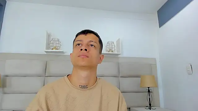 Snapshot of AgarEvans chatting on December 3, 4:13 am AgarEvans online show from December 3, 4:13 am