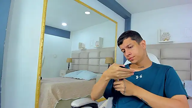 AgarEvans online show from December 18, 4:39 am