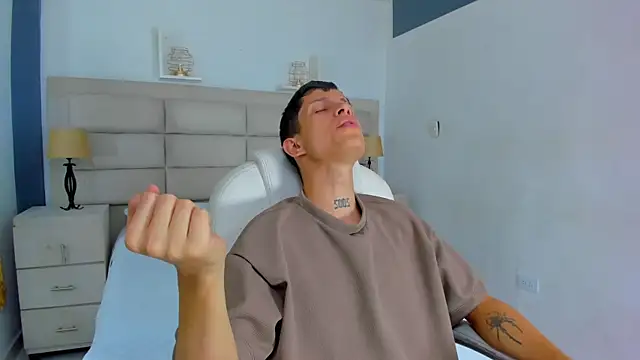 Snapshot of AgarEvans chatting on November 25, 4:24 am AgarEvans online show from November 25, 4:24 am