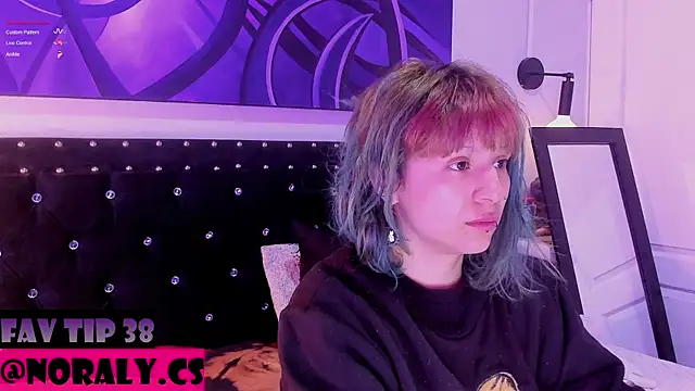 Snapshot of hey_noraly chatting on May 15, 4:10 am hey noraly online show from May 15, 4:10 am