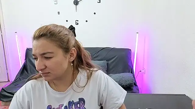  sweetcarla online show from April 21, 10:49 pm