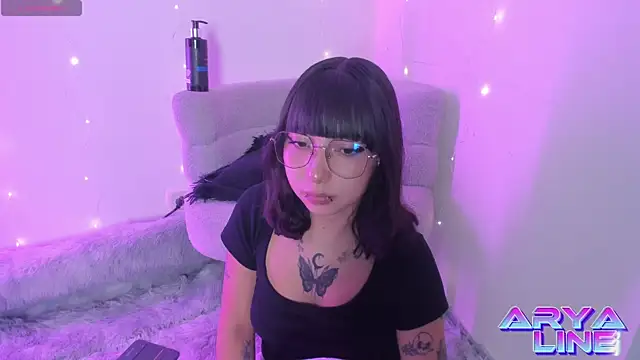 arysUwU online show from April 15, 2:28 am