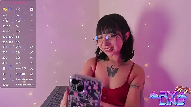 Snapshot of arysUwU chatting on November 14, 2:48 am arysUwU online show from November 14, 2:48 am