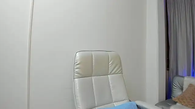 mariiana murillo01 online show from February 18, 3:53 am