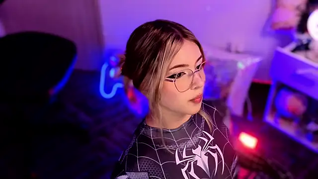 EmilyMiller  online show from July 19, 3:31 pm
