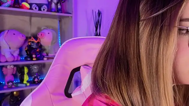 EmilyMiller  online show from February 10, 3:55 pm