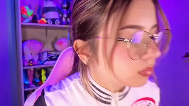 EmilyMiller  online show from May 21, 2:47 pm