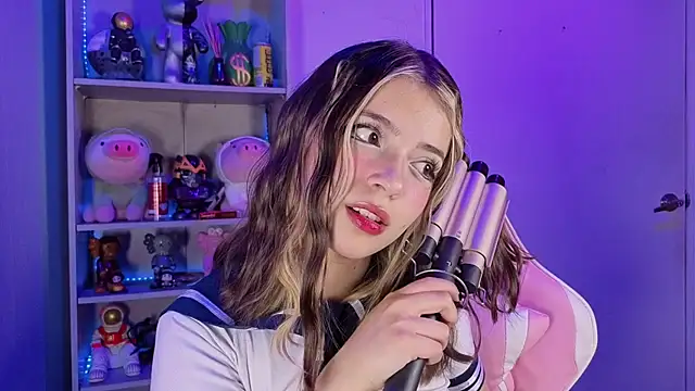 Snapshot of EmilyMiller_ chatting on October 17, 5:26 pm EmilyMiller online show from October 17, 5:26 pm